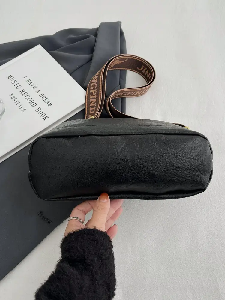 Black Kangaroo Shoulder Bag with Gold Chain & Three-Layer Design — feature 10
