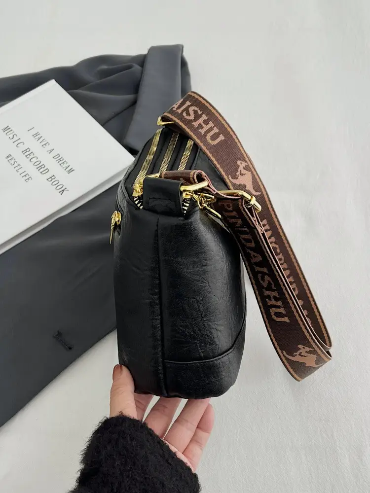 Black Kangaroo Shoulder Bag with Gold Chain & Three-Layer Design — feature 11