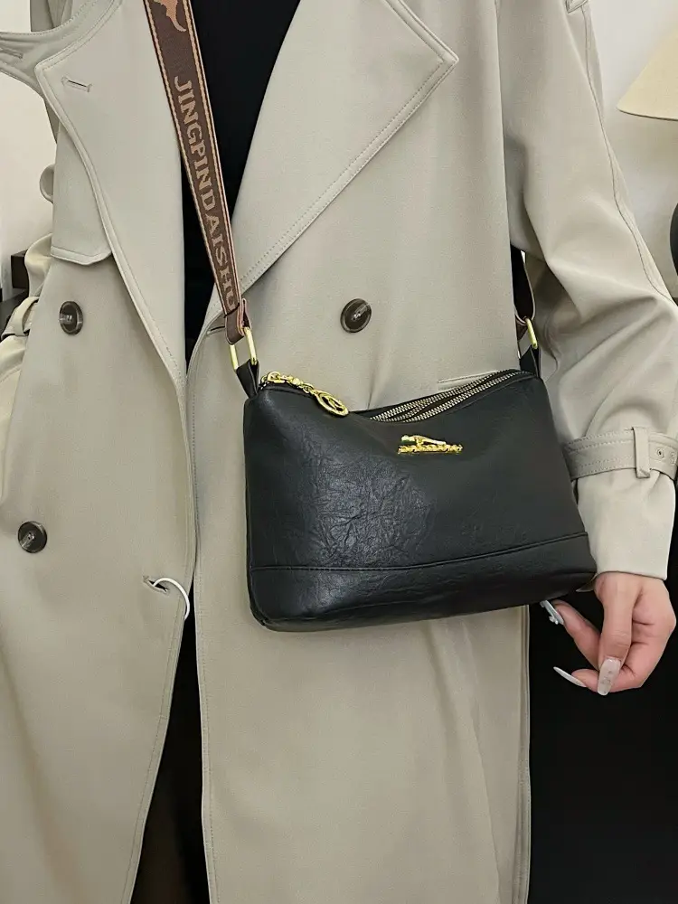 Black Kangaroo Shoulder Bag with Gold Chain & Three-Layer Design — feature 19