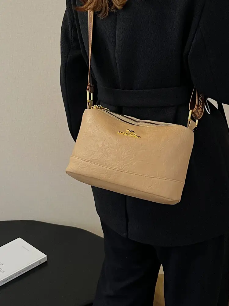 Black Kangaroo Shoulder Bag with Gold Chain & Three-Layer Design — feature 21