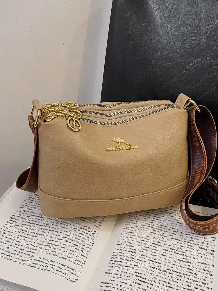 Black Kangaroo Shoulder Bag with Gold Chain & Three-Layer Design — feature 4
