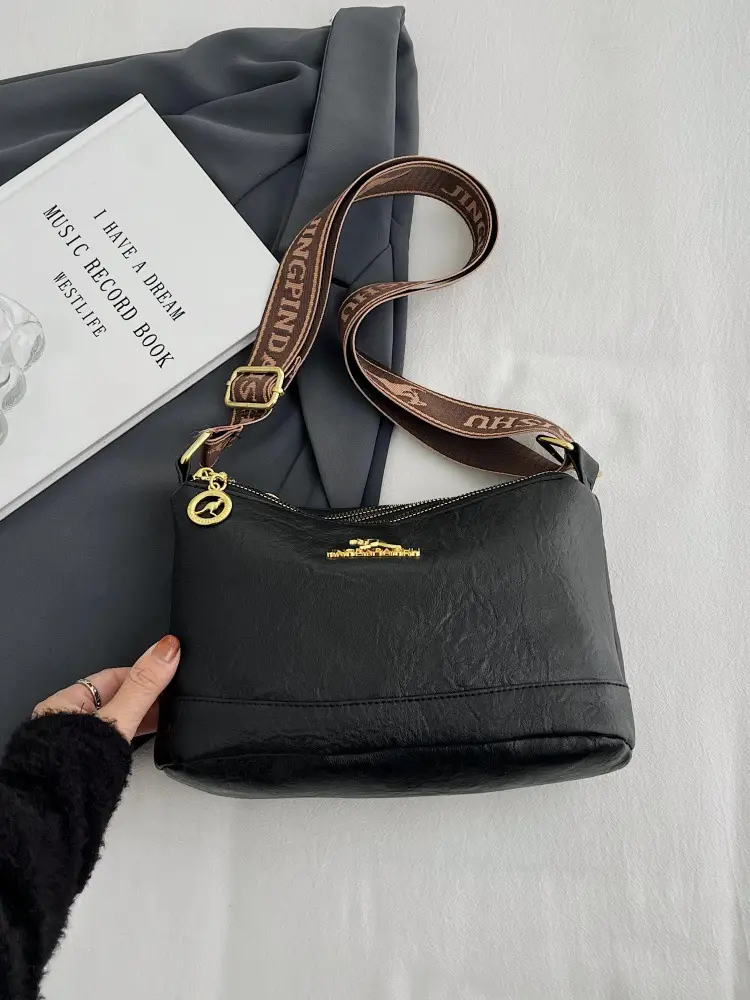 Black Kangaroo Shoulder Bag with Gold Chain & Three-Layer Design — feature 6