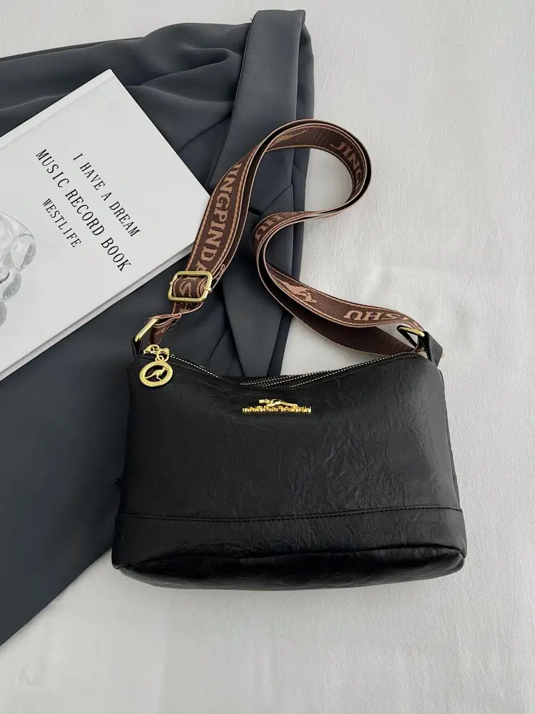 Black Kangaroo Shoulder Bag with Gold Chain & Three-Layer Design — feature 7