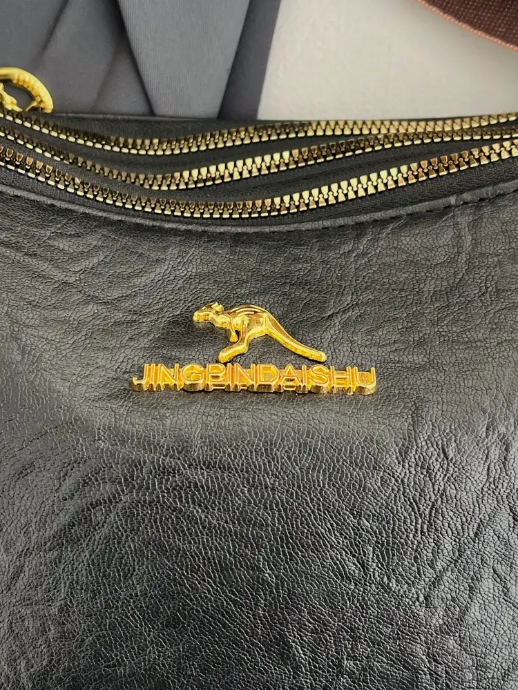 Black Kangaroo Shoulder Bag with Gold Chain & Three-Layer Design — feature 8