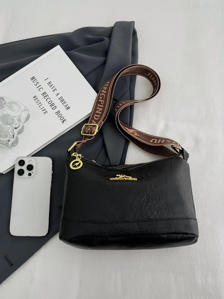 Black Kangaroo Shoulder Bag with Gold Chain & Three-Layer Design — feature 9