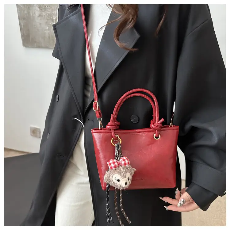 Black Retro Textured Shoulder Crossbody Bag 2024 — feature 18