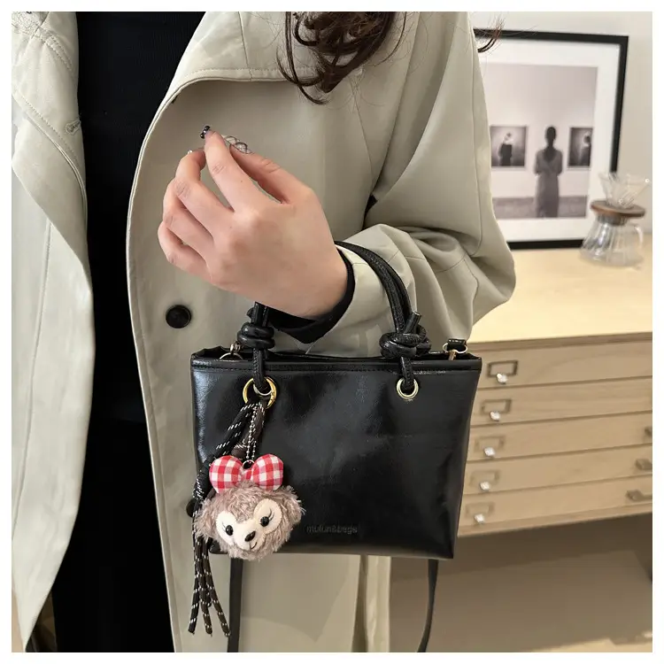 Black Retro Textured Shoulder Crossbody Bag 2024 — feature 30