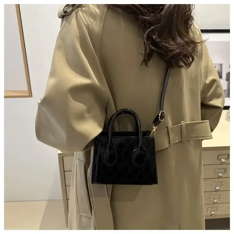 Golden Textured Rhombic Crossbody Bag 2024 — feature 11