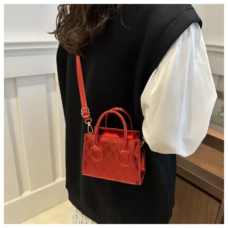Golden Textured Rhombic Crossbody Bag 2024 — feature 19