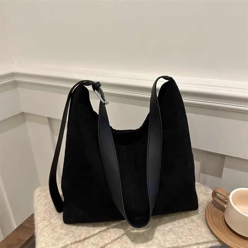 Vintage Commuter Shoulder Bag Black Large Capacity Winter New - Image 5