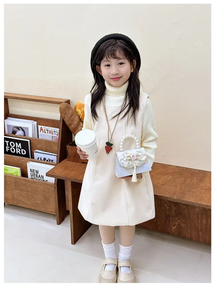 Little Girl's Guofeng Pearl Shoulder Crossbody Bag — feature 3