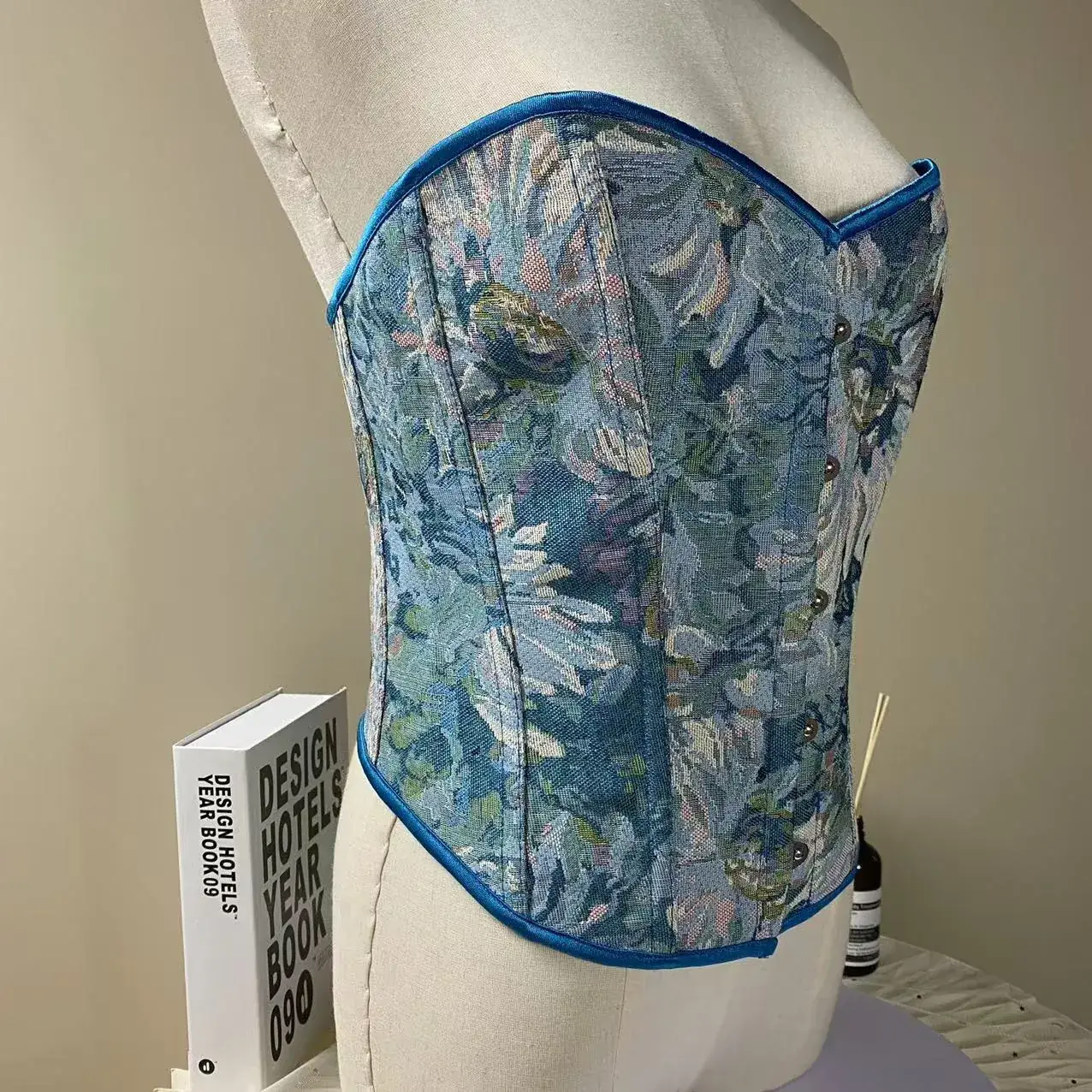 Breathable Floral Corset for Women Sexy Body Shaping — feature 2