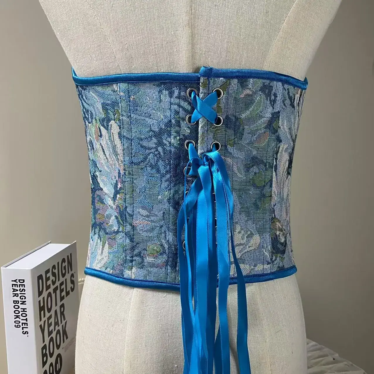 Breathable Floral Corset for Women Sexy Body Shaping — feature 3