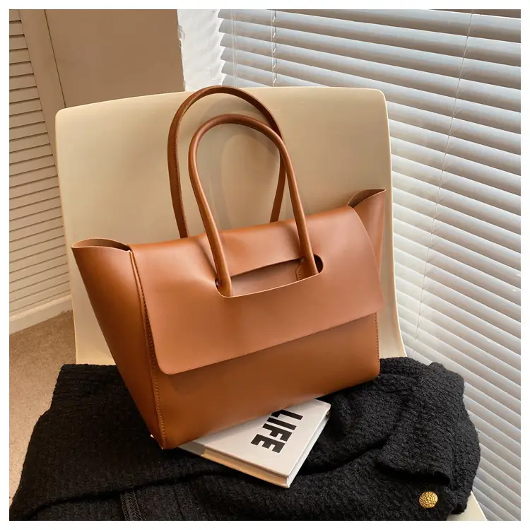 Women's White Leather Tote Bag Large Capacity Retro Simple — feature 11