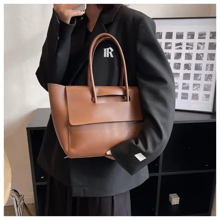 Women's White Leather Tote Bag Large Capacity Retro Simple — feature 4