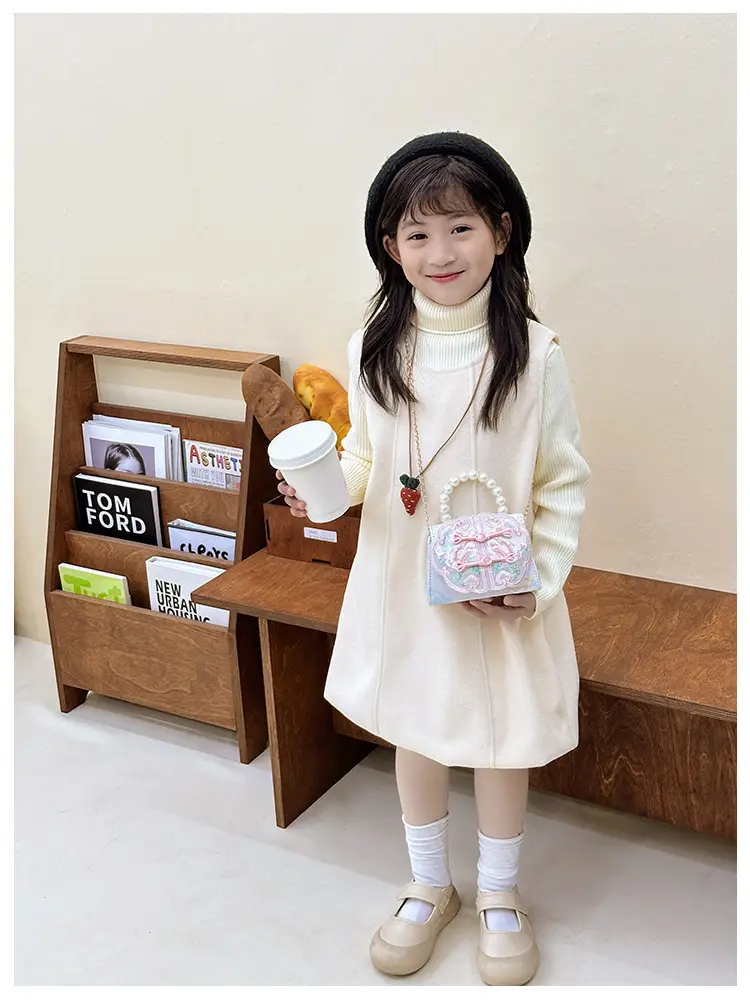 Cute Guofeng Pearl Chain Crossbody Bags for Girls — feature 10