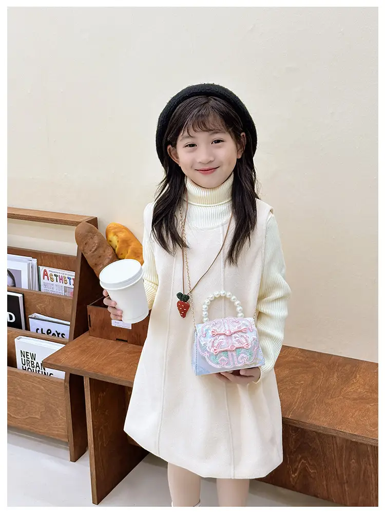 Cute Guofeng Pearl Chain Crossbody Bags for Girls — feature 11