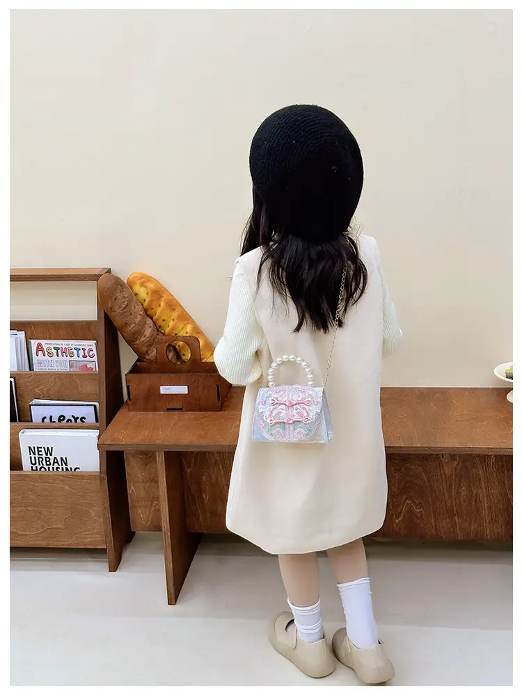 Cute Guofeng Pearl Chain Crossbody Bags for Girls — feature 12