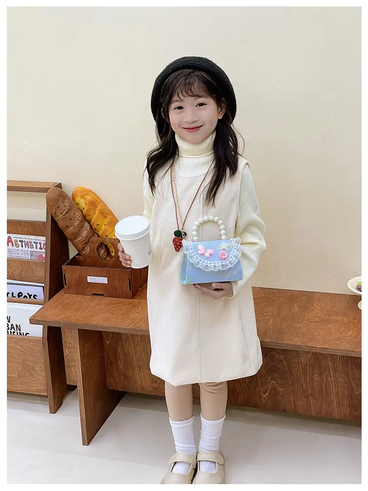 Cute Guofeng Pearl Chain Crossbody Bags for Girls — feature 2