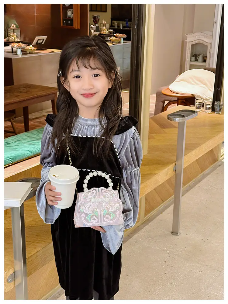 Cute Guofeng Pearl Chain Crossbody Bags for Girls — feature 7