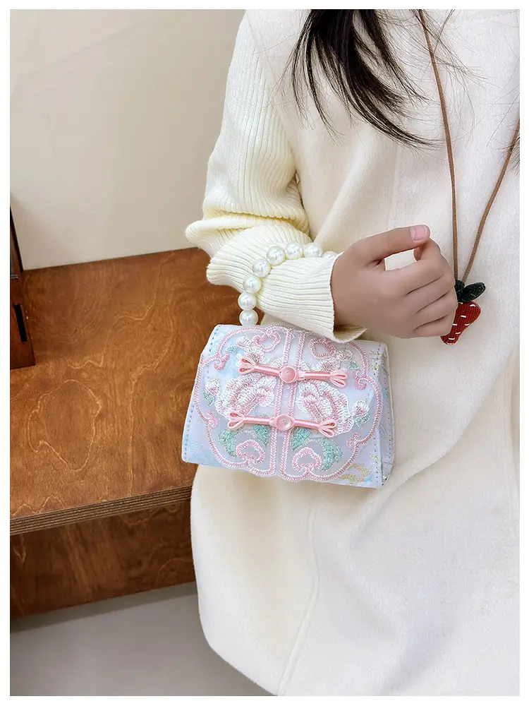 Cute Guofeng Pearl Chain Crossbody Bags for Girls — feature 9
