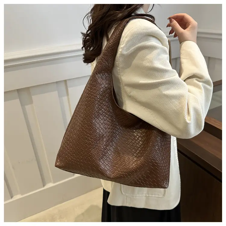 Red Vintage Women's 2024 Shoulder Bag — feature 7