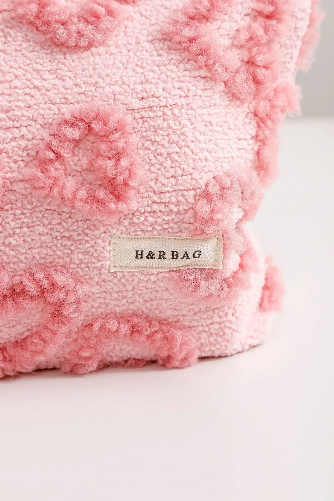 Pink Floral Plush Storage Bag for Makeup & Skin Care — feature 13