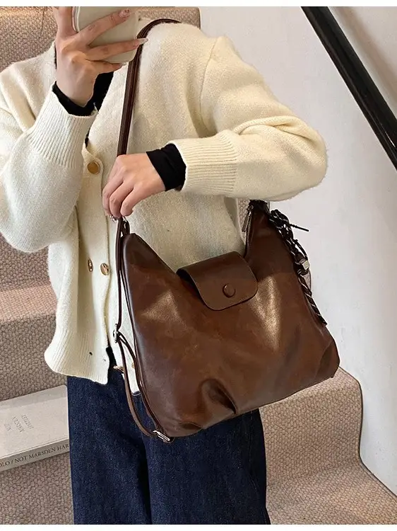 Black Leather Shoulder Tote Bag for Women 2024 Winter Commute - Image 5