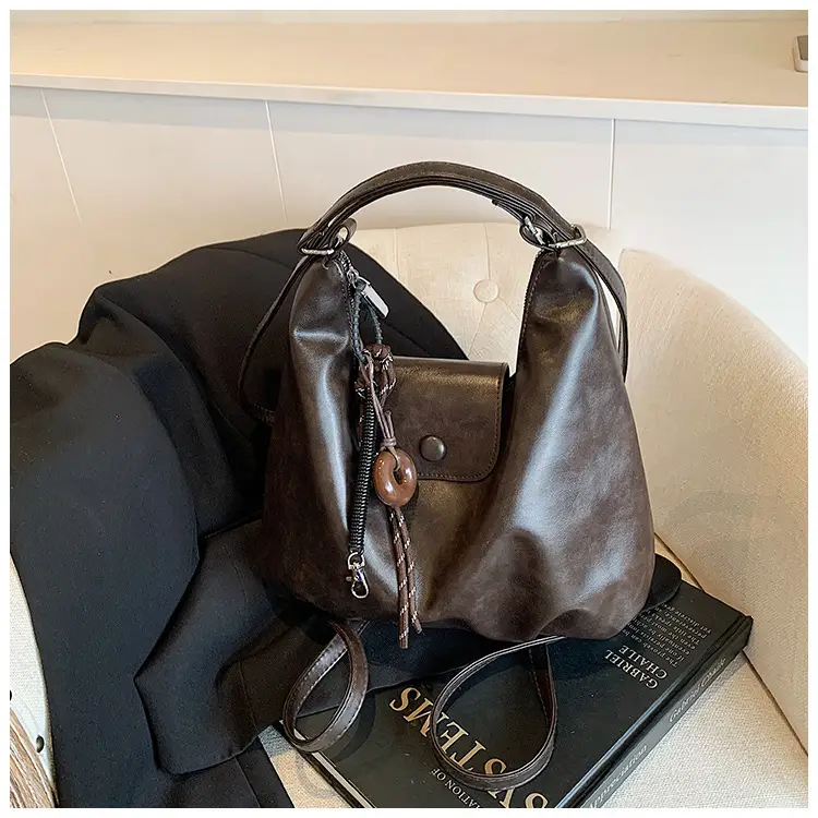 Black Leather Shoulder Tote Bag for Women 2024 Winter Commute — feature 10