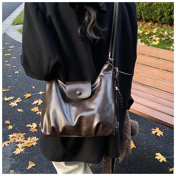 Black Leather Shoulder Tote Bag for Women 2024 Winter Commute — feature 16
