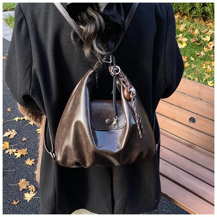 Black Leather Shoulder Tote Bag for Women 2024 Winter Commute — feature 17