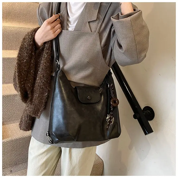 Black Leather Shoulder Tote Bag for Women 2024 Winter Commute — feature 24