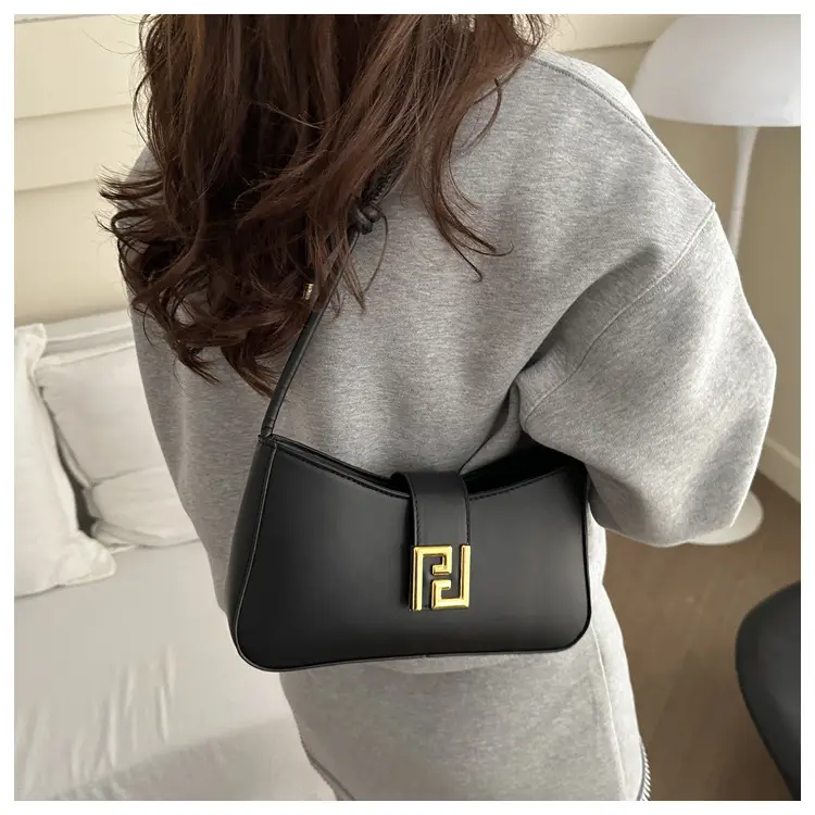 Women's 2024 Winter Shoulder Bag Beige Gold Clasp — feature 11