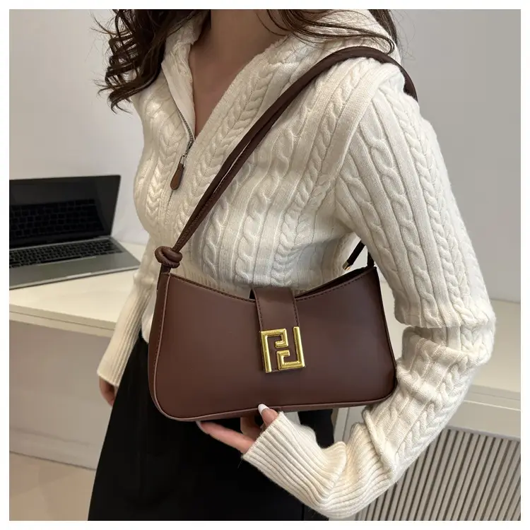Women's 2024 Winter Shoulder Bag Beige Gold Clasp — feature 14