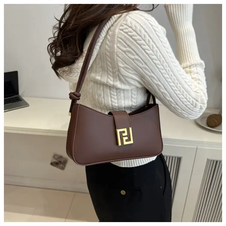 Women's 2024 Winter Shoulder Bag Beige Gold Clasp — feature 15