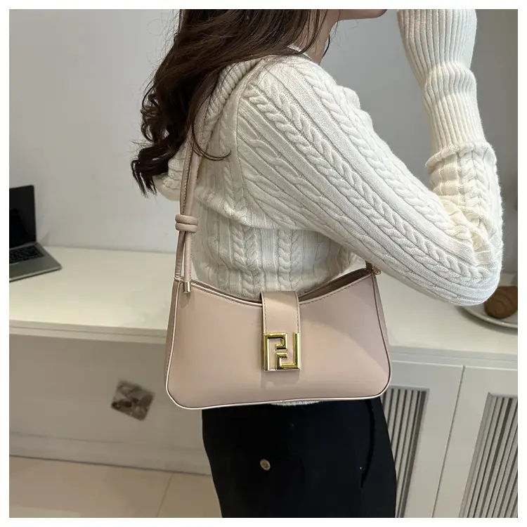 Women's 2024 Winter Shoulder Bag Beige Gold Clasp — feature 17