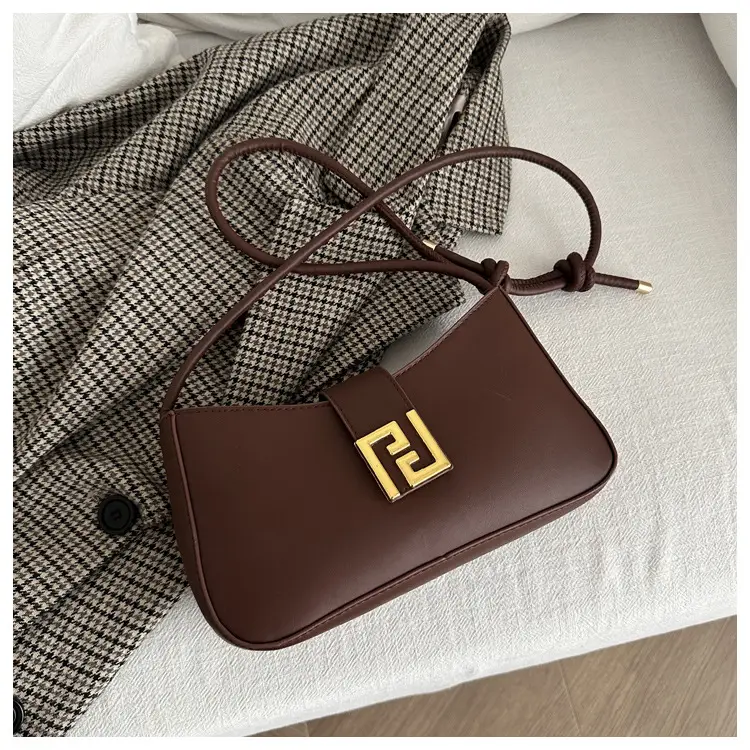 Women's 2024 Winter Shoulder Bag Beige Gold Clasp — feature 26