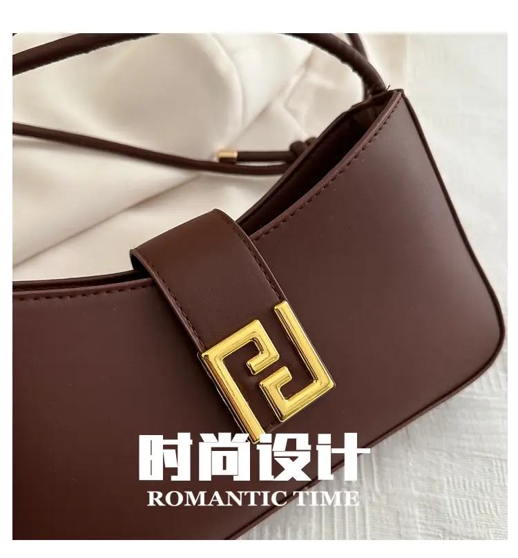 Women's 2024 Winter Shoulder Bag Beige Gold Clasp — feature 7