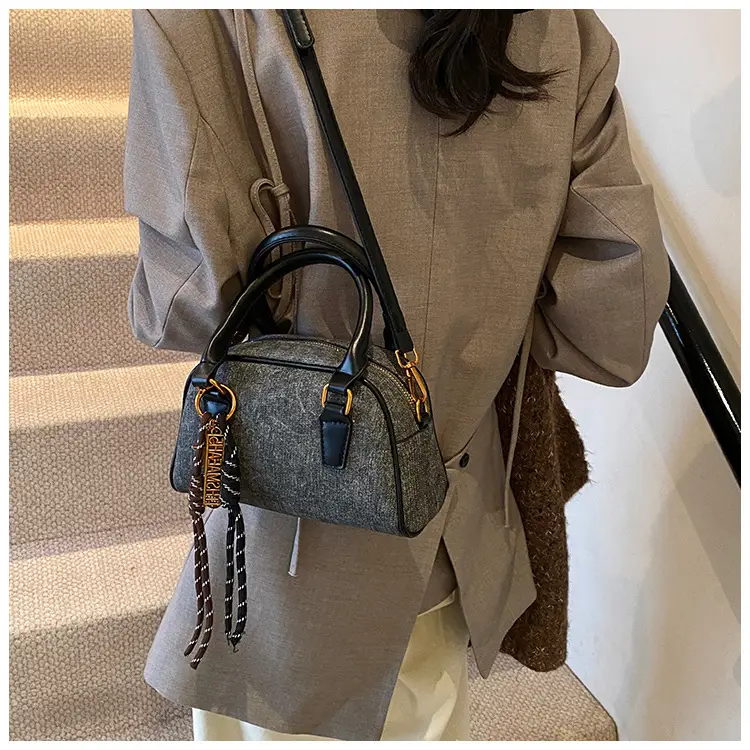 Retro Casual Shoulder Bag Women 2024 Brown Leather Tassel — feature 9