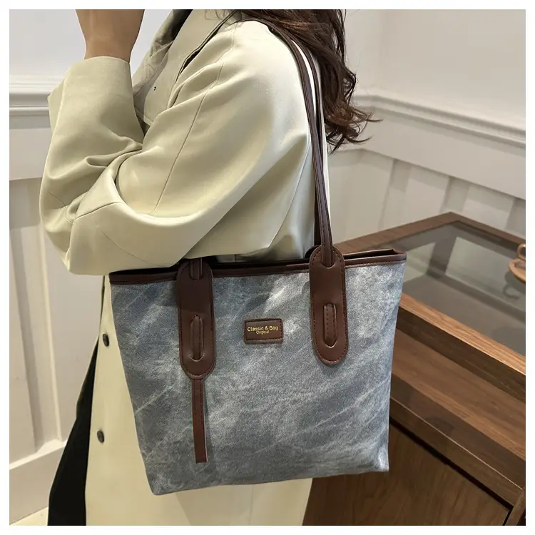 Vintage Women's Textured Shoulder Bag with Cute Keychain — feature 17