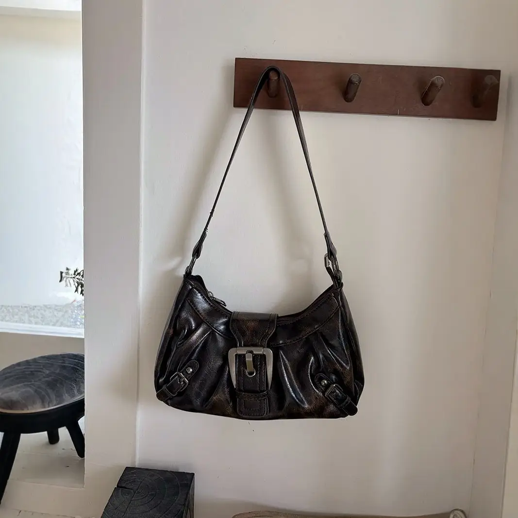 Black Leather Retro Shoulder Bag for Women - Image 4
