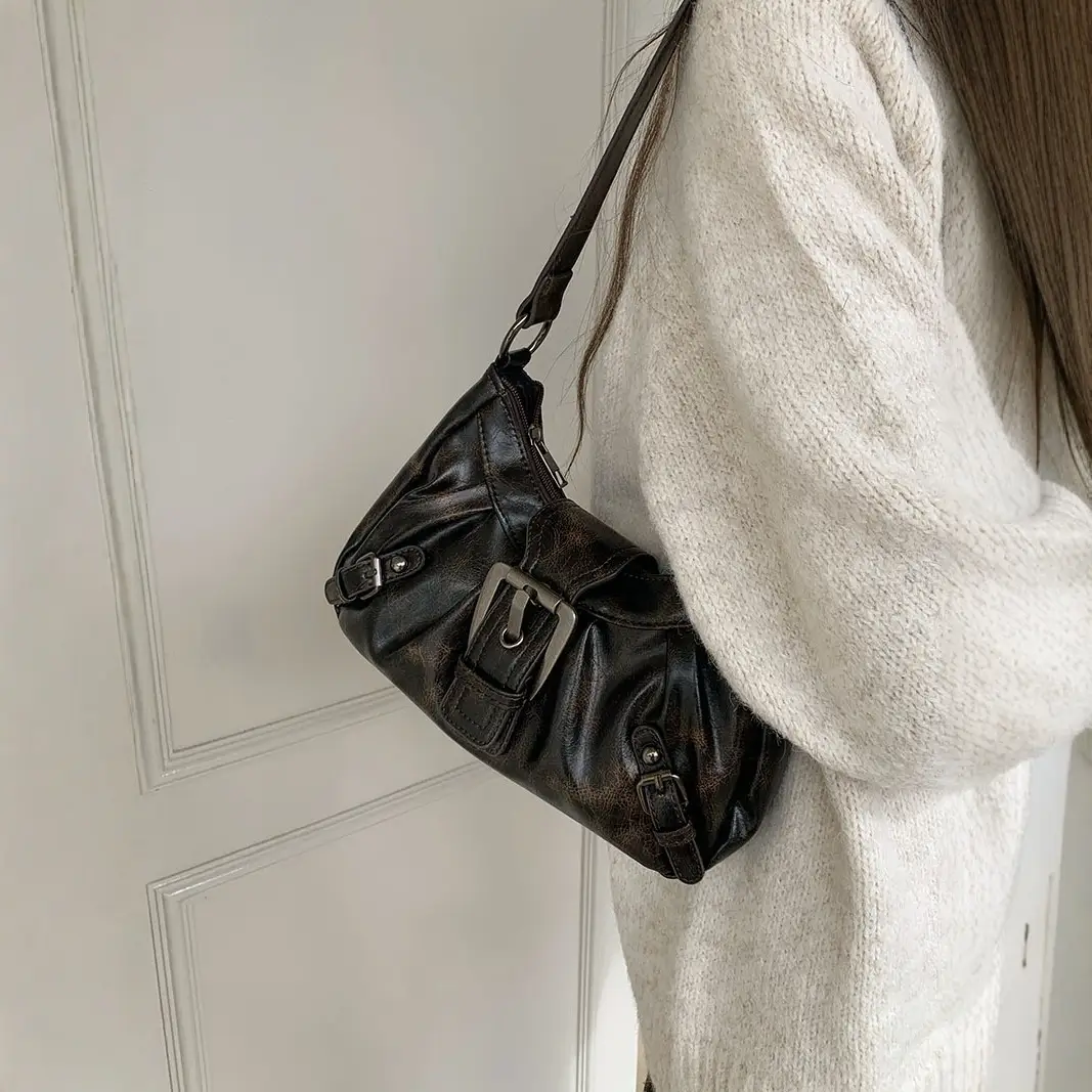 Black Leather Retro Shoulder Bag for Women - Image 5