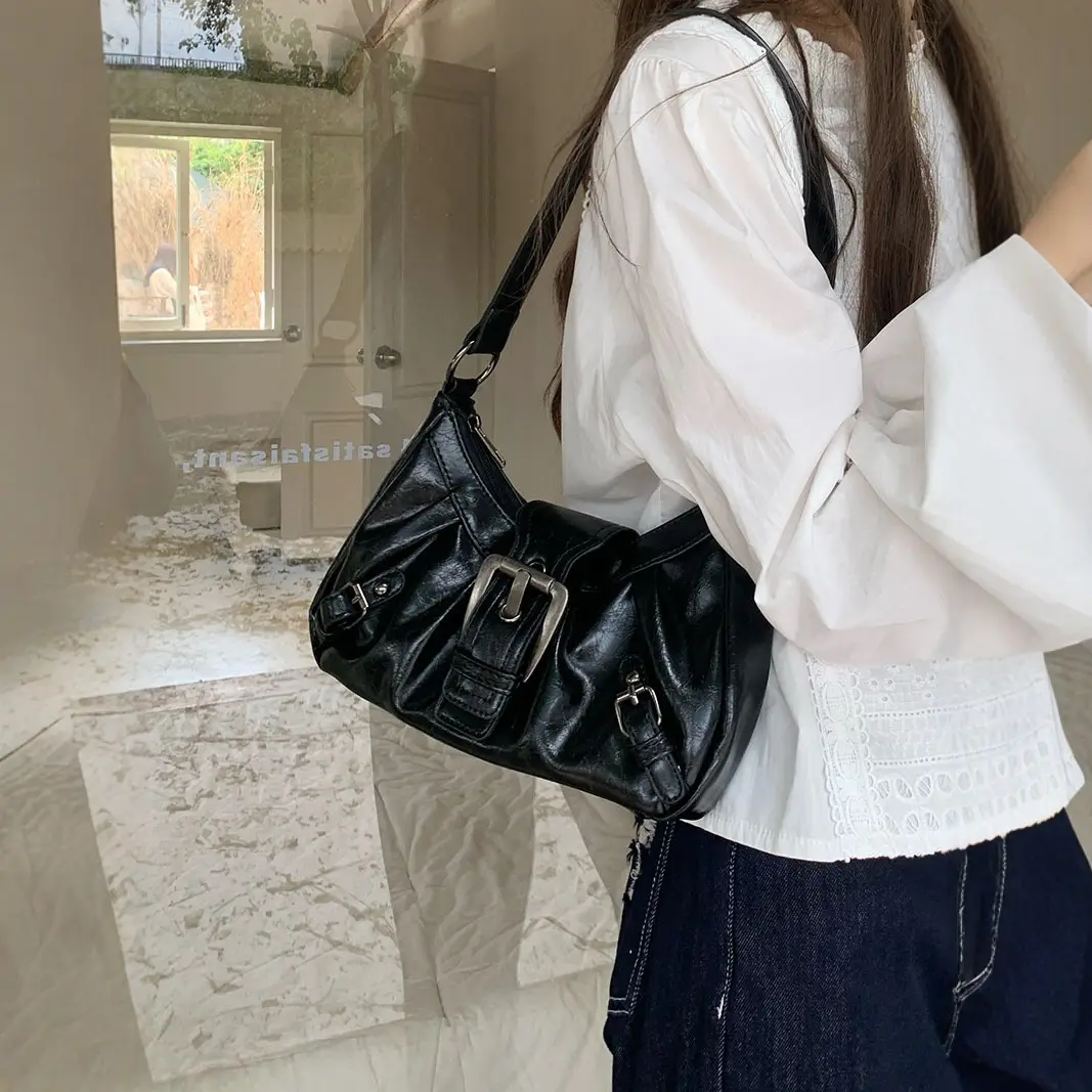 Black Leather Retro Shoulder Bag for Women - Image 6