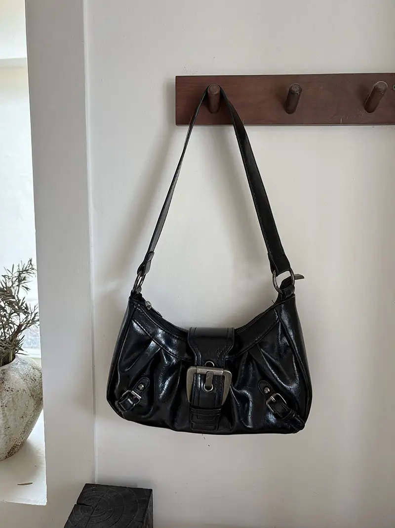 Black Leather Retro Shoulder Bag for Women - Image 2