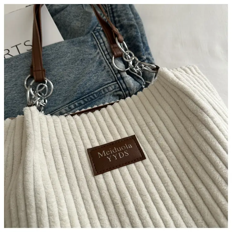 2024 Women's Fleece Chain Tote Bag Set — feature 15