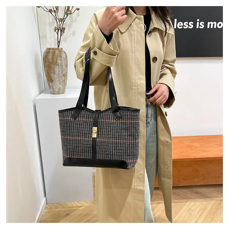 Women's Woolen Checkered Shoulder Bag Large Capacity 2024 - Image 9