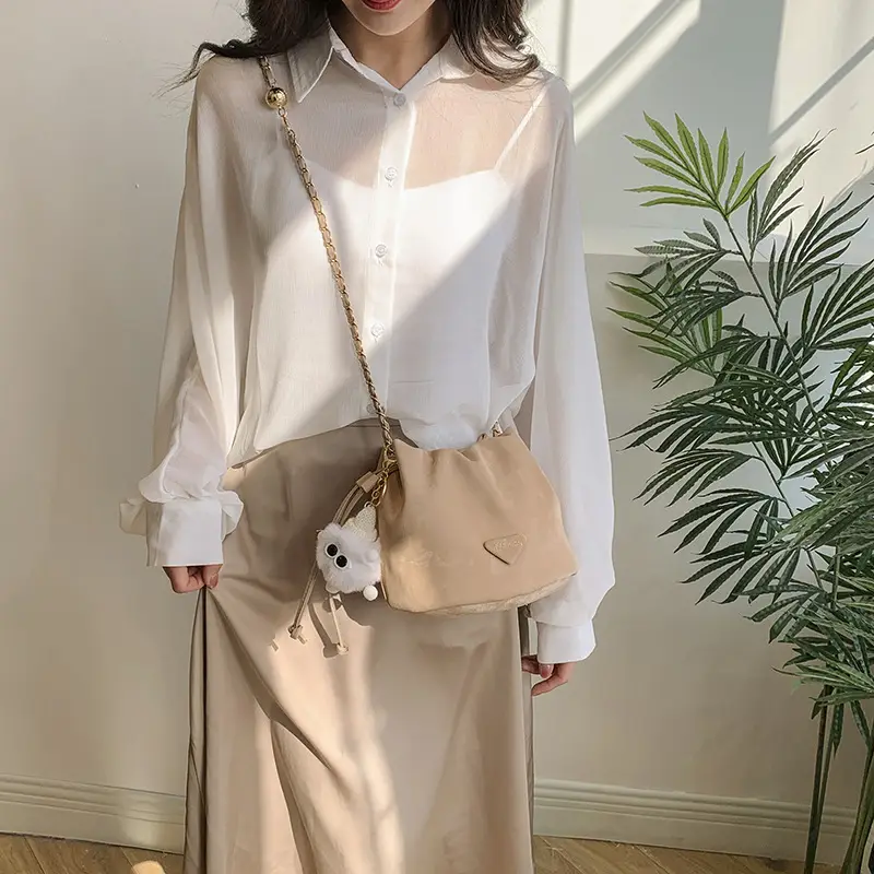 White Heart-Shaped Shoulder Bag for Women - Image 11