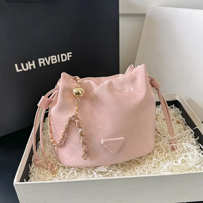 White Heart-Shaped Shoulder Bag for Women - Image 12