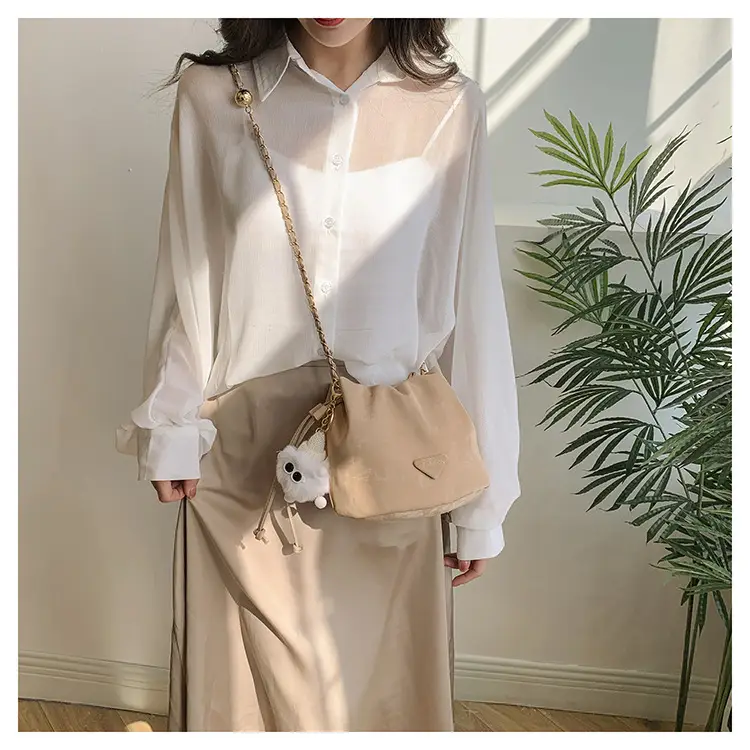 White Heart-Shaped Shoulder Bag for Women — feature 26