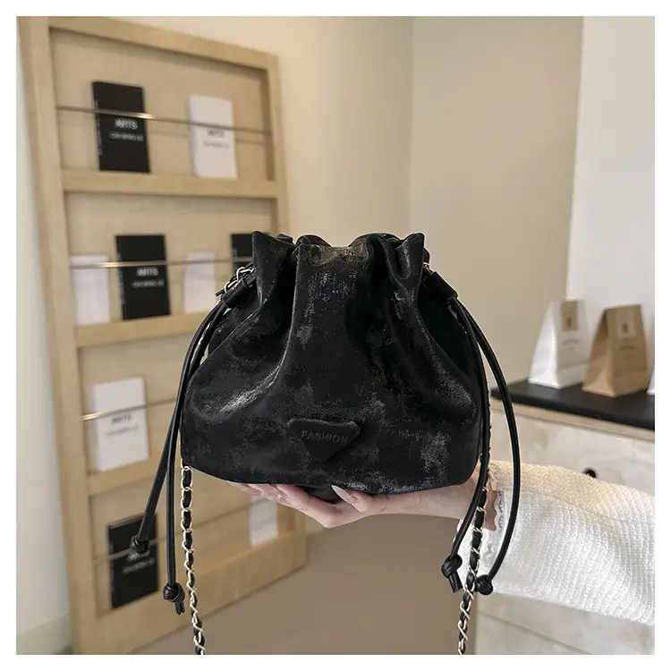 White Heart-Shaped Shoulder Bag for Women — feature 28